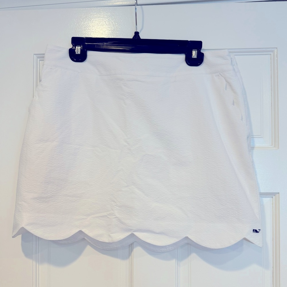 Vineyard Vines 🐳 17” Scallop Skort- White Seersucker- Size 12- EUC